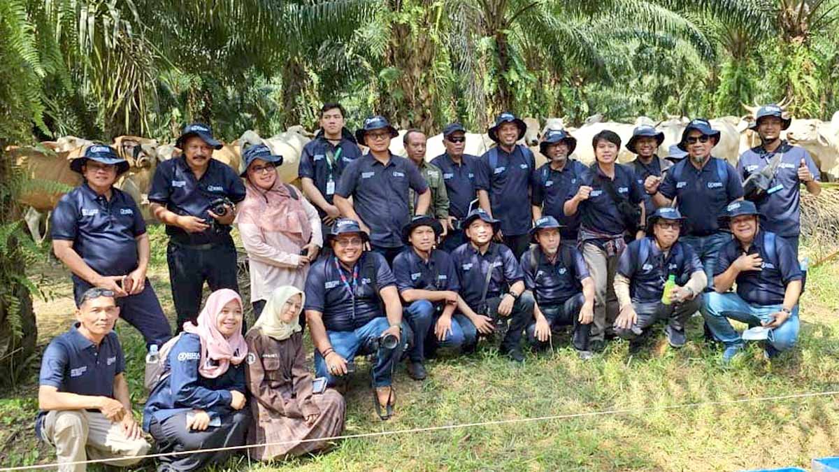 Stakeholders and Faculty Deans Conduct Field Visit for Palm Oil – Cow Integrated Program at PT SISKA palm oil magazine