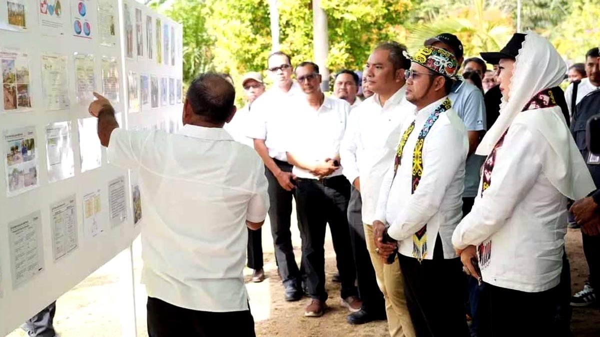 Palm Oil Partnerships Boost Regional Economy, Governor Harum Praises Sinar Mas Palm Oil Magazine