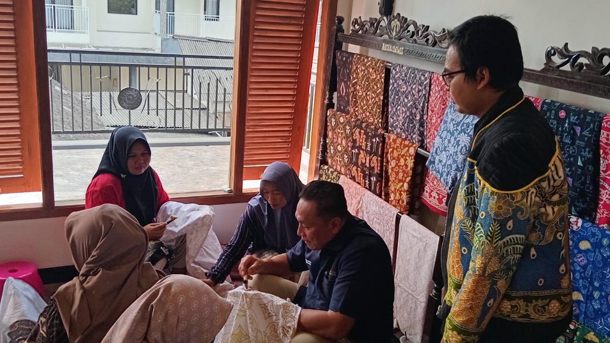 Agrinas Palma Nusantara Backs Smart Batik Indonesia Ecosystem, Expands Palm-Derivative Use in Creative Industry Palm Oil Magazine
